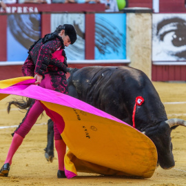 El matador Juan Ortega en una corrida de toros en Málaga, a 20 de agosto de 2021.