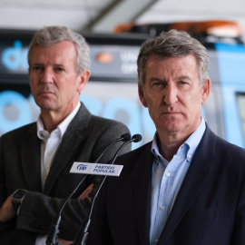 El presidente del Partido Popular, Alberto Núñez Feijóo, con el de la Xunta de Galicia y del PPdeG, Alfonso Rueda, , en Pontevedra.