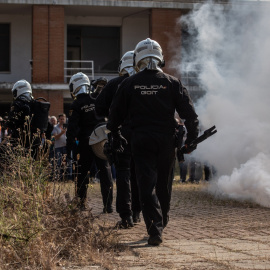 Efectivos del Grupo de Intervenciones Técnicas de la Policía Nacional durante un simulacro el 4 de junio de 2025 en Madrid.
