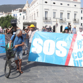 Passejada reivindicativa de SOS Costa Brava contra l'especulació a Cadaqués