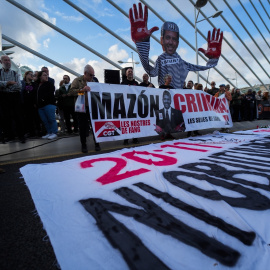 Decenas de manifestantes en el Museo de las Artes y las Ciencias de València, a 29 de abril de 2025, en València,