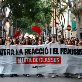 La manifestació de l'Organització Juvenil Socialista a Badalona contra l'auge de l'extrema dreta.