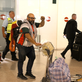 El activista español Sergio Toribio, a su llegada a Barcelona procedente de Tel-Aviv.