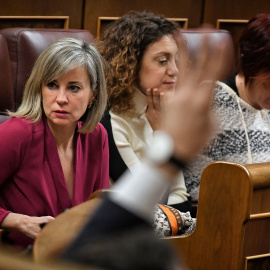 Verónica Martínez Barbero, Aina Vidal y Àgueda Micó, en sus escaños del Congreso.