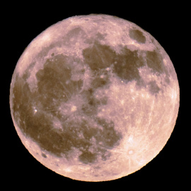 June 21, 2024, Palm Springs, California, USA: The Strawberry Moon is the first full moon of Summer when it occurs on the Solstice.  It only happens every 19 - 20 years. Native American Tribles named it to match the short harvest time for Strawberries. It appears reddish because it's close to the horizon and the lowest full Moon of the year. (Credit Image: © Ian L. Sitren/ZUMA Press Wire)