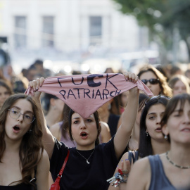 Imagen de archivo de mujeres participando en una marcha contra los feminicidios, en Roma.