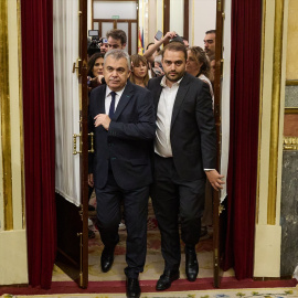 El secretario de Organización del PSOE, Santos Cerdán (i), a su llegada a una sesión plenaria en el Congreso de los Diputados, a 12 de junio de 2025, en Madrid (España). El secretario de Organización del PSOE aparece en unas grabaciones que se encuentran en poder de la Unidad Central Operativa de la Guardia Civil (UCO) y en las que se habla de amaños en las adjudicaciones de obras y del cobro de comisiones, implicando al político en el ‘caso Koldo’.Jesús Hellín / Europa Press12 JUNIO 2025;CONGRESO;POLÍTICA;KOLDO;PLENO12/6/2025