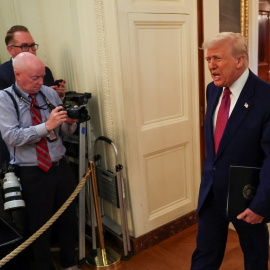 El presidente de EEUU, Donald Trump, a su llegada a una comparecencia ante los medios en la Casa Blanca, en Washington.