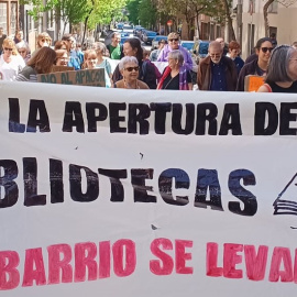 Vecinos de la Guindalera se quejan de la política de grandes fastos, como la Feria del Libro, mientras que su biblioteca lleva seis años cerrada.