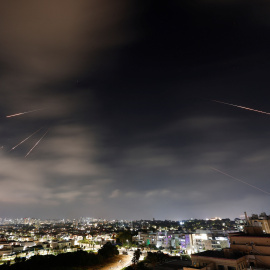 Misiles lanzados por Irán sobre el cielo de Ashkelon, en Israel.