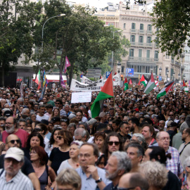 La ronda de Sant Pere, plena de gom a gom en la manifestació en solidaritat amb Palestina i contra "el genocidi" d'Israel.
