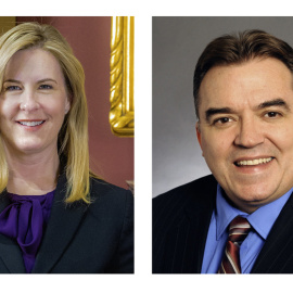 La legisladora demócrata Melissa Hortman y el senador demócrata John Hoffman.