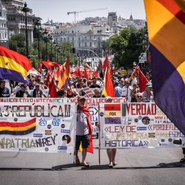 Decenas de personas durante la II Marcha Republicana, a 15 de junio de 2025, en Madrid (España).