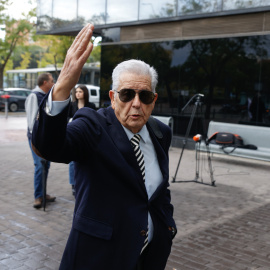 (Foto de ARCHIVO)El tío del exalcalde de Sabadell (Barcelona) Manuel Bustos, Melquiades Garrido, a su llegada al juicio de su sobrino por una pieza del caso Mercurio, en el Juzgado de Barcelona, a 9 de noviembre de 2023, en Barcelona, Catalunya (España). La operación Mercurio es un caso judicial en la que están implicados altos dirigentes del Partit dels Socialistes de Catalunya (PSC).? En noviembre de 2012, el juzgado de instrucción número 1 de Sabadell imputó al entonces alcalde Manuel Bustos y 12 empresarios y exconcejales, entre ellos uno del PP, por un presunto caso de corrupción urbanística.Kike Rincón / Europa Press09 NOVIEMBRE 2023;BARCELONA;CATALUNYA;CASO MERCURIO;JUICIO09/11/2023