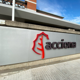 EuropaPress_2483437_logotipo_acciona_entrada_sede_madrid