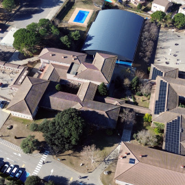 vista aèria del col·legi Les Alzines de Girona, que es fusionarà amb el Bell-lloc a partir del curs 2026-2027