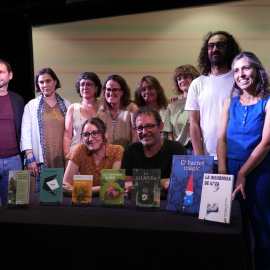 Fotografia de família amb els guardonats del XXVI Premi Llibreter