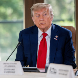 KANANASKIS (Canada), 16/06/2025.- US President Donald Trump attends the G7 Global Economic Outlook working session at the G7 Leaders' Summit in Kananaskis, Alberta, Canada, 16 June 2025. EFE/EPA/SPENCER COLBY