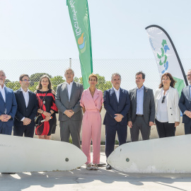 La planta de reciclaje nace con el objetivo de recuperar los componentes de las palas de aerogeneradores y su reutilización en sectores como el energético, aeroespacial, automovilístico, textil, químico o de la construcción.