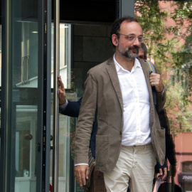 L'advocat Benet Salellas sortint dels Jutjats de Girona