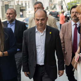 El secretario general de Junts, Jordi Turull (2i), y la portavoz del Grupo Parlamentario Junts, Miriam Nogueras (1i), a su llegada al Congreso de los Diputados, a 17 de junio de 2025, en Madrid (España).