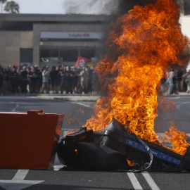 Corte de carreteras en Cádiz e interrumpidos los trenes en la huelga del metal.