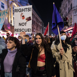 Mujeres protestan en las calles de Londres por el día internacional de la mujer a 8 de marzo de 2022 en Londres, Inglaterra.