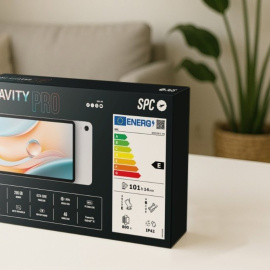 La tableta Gravity Pro de SPC..La nueva etiqueta energética obligatoria para 'smartphones' y tabletas en la Unión Europea ofrecerá información detallada sobre cuestiones como la eficiencia energética del dispositivo, la duración de la batería, su resistencia a caídas y frente al agua y al polvo, así como la facilidad de reparación, con lo que busca promover un consumo tecnológico más responsable y, por tanto, es necesario comprender cómo han de ser interpretadas por parte de los usuarios.POLITICA SPC