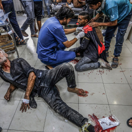 Heridos en Khan Yunis (Gaza) por un ataque israelí sobre un punto de distribución de alimentos y ayuda humanitaria, a 17 de junio de 2025.