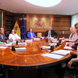 El ple del TC, amb el president del tribunal, Cándido Conde-Pumpido, i la vicepresidenta Inmaculada Montalbán, aquest dilluns la reunió per debatre la ponència sobre l'amnistia