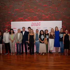 Foto de familia durante el photocall de los Premios Público 2025.