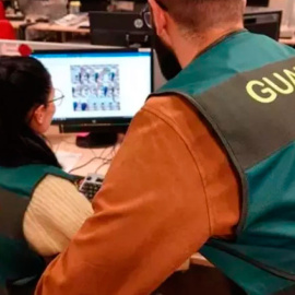 Agentes de la Guardia Civil durante una investigación de contenido pedófilo en la 'Deep web'.