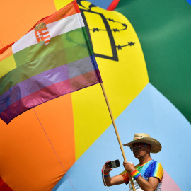 Una persona en el Orgullo LGTBIQ+ de Budapest, a 23 de julio de 2022.
