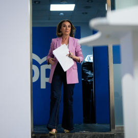 MADRID, 30/06/2025.- La secretaria general del PP, Cuca Gamarra, a su llegada a la rueda de prensa ofrecida tras la reunión del Comité de Dirección del Partido Popular, este lunes en Madrid. EFE/ Borja Sanchez-trillo