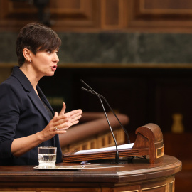 La ministra de Vivienda, Isabel Rodríguez, interviene durante una sesión plenaria en el Congreso.