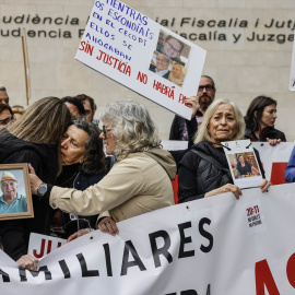Familiares de las víctimas de la DANA, el pasado 11 de abril en la Ciudad de la Justicia de València.