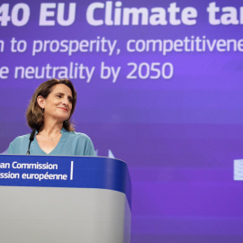 La vice presidenta y comisaria dExecutive Vice-President, EU Commissioner durante una rueda de prensa en Bruselas,a 2 de julio de 2025.