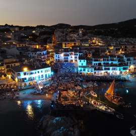 Imatge aèria de la Cantada d'Havaneres a la platja Port Bo de Calella de Palafrugell  Data de publicació: diumenge 03 de juliol del 2022