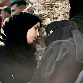 Mujeres en un funeral celebrado hoy en Khan Yunis (03 July 2025)
