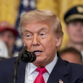 El presidente estadounidense Donald Trump explica su megaproyecto fiscal, bautizado como 'Big, Beautiful Bill' en la Casa Blanca el pasado 27 de junio de 2025, Washington.