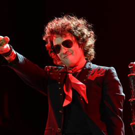El cantante Enrique Bunbury durante un concierto.