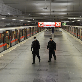 Imagen de archivo de una estación del metro de Praga.