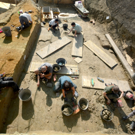 Investigadors treballen en les excavacions del jaciment del Camp dels Ninots de Caldes de Malavella