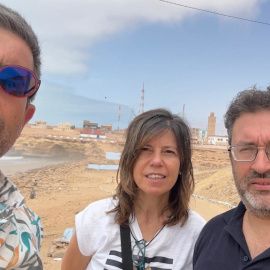 El activista Raúl Conde, la periodista asturiana Leonor Suárez y el director del El Faradio, Óscar Allende.