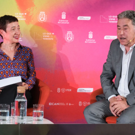 SANTA CRUZ DE TENERIFE, 10/07/2025.- la directora de la Asociación de Informadores Cinematográficos de España (AICE), María Guerra (i), y el alcalde de Pontevedra, Miguel Anxo Fernández (d), durante la presentación de la próxima edición de los Premios Feroz que tendrá lugar el próximo 24 de enero en Pontevedra, este jueves en el marco del Festival de Cine y Series Lo Que Viene Tenerife 2025. EFE/ Alberto Valdés
