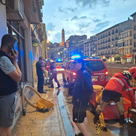 Bomberos en Tarazona tras el paso de la DANA.