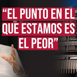 Familiares de las víctimas de las residencias en la Comunidad de Madrid han interpuesto 80 recursos de amparo en el Tribunal Constitucional. Quieren que se haga justicia frente a la gestión del Gobierno de Ayuso. 

Sin embargo, el tribunal lleva tres años sin tomar una decisión y esto es un problema para la lucha judicial de las víctimas, que no pueden continuar su proceso: pretenden acudir, si es necesario, al Tribunal Europeo de Derechos Humanos.

Pero hay una cosa que sí sabemos, información a la que ha tenido acceso Público. Hablamos del informe de un letrado de la Secretaría General del Constitucional, que pide no admitir los recursos de los familiares. Pero varios magistrados están en desacuerdo con este informe, por lo que el pleno del Tribunal Constitucional debe tomar una decisión. Lo analizamos con Manuel Rico, director de Público.

Debemos recordar que 7.291 ancianos y personas dependientes fallecieron en 2020, en la pandemia de la covid-19, después de no ser derivadas a los hospitales por los "protocolos de la vergüenza". Las familias siguen luchando para que haya justicia, verdad y reparación.


Nuestro periodismo es posible gracias a nuestros suscriptores. Únete a la República de Público y defiende el periodismo valiente, feminista y de izquierdas: https://bit.ly/3REUOTN

Periodismo, investigación y compromiso para construir un mundo más igualitario.
¡Suscríbete ya a nuestro canal!: https://bit.ly/2U8nM0q
Visita: https://www.publico.es
Síguenos en Facebook: https://www.facebook.com/diario.publico/
Síguenos en Twitter: https://twitter.com/publico_es
Síguenos en Instagram: https://www.instagram.com/publico.es
Síguenos en TikTok: https://www.tiktok.com/@publico_es