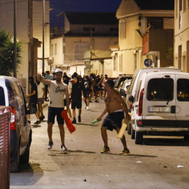 Varias personas durante los altercados en Torre Pacheco, a 12 de julio de 2025.
