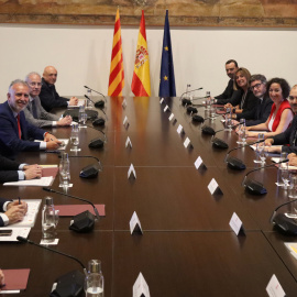 El ministre Ángel Victor Torres i els consellers Alícia Romero i Albert Dalmau presideixen la reunió de la comissió bilateral.