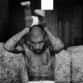 Justin Bieber en una imagen promocional de 'SWAG', su último disco.